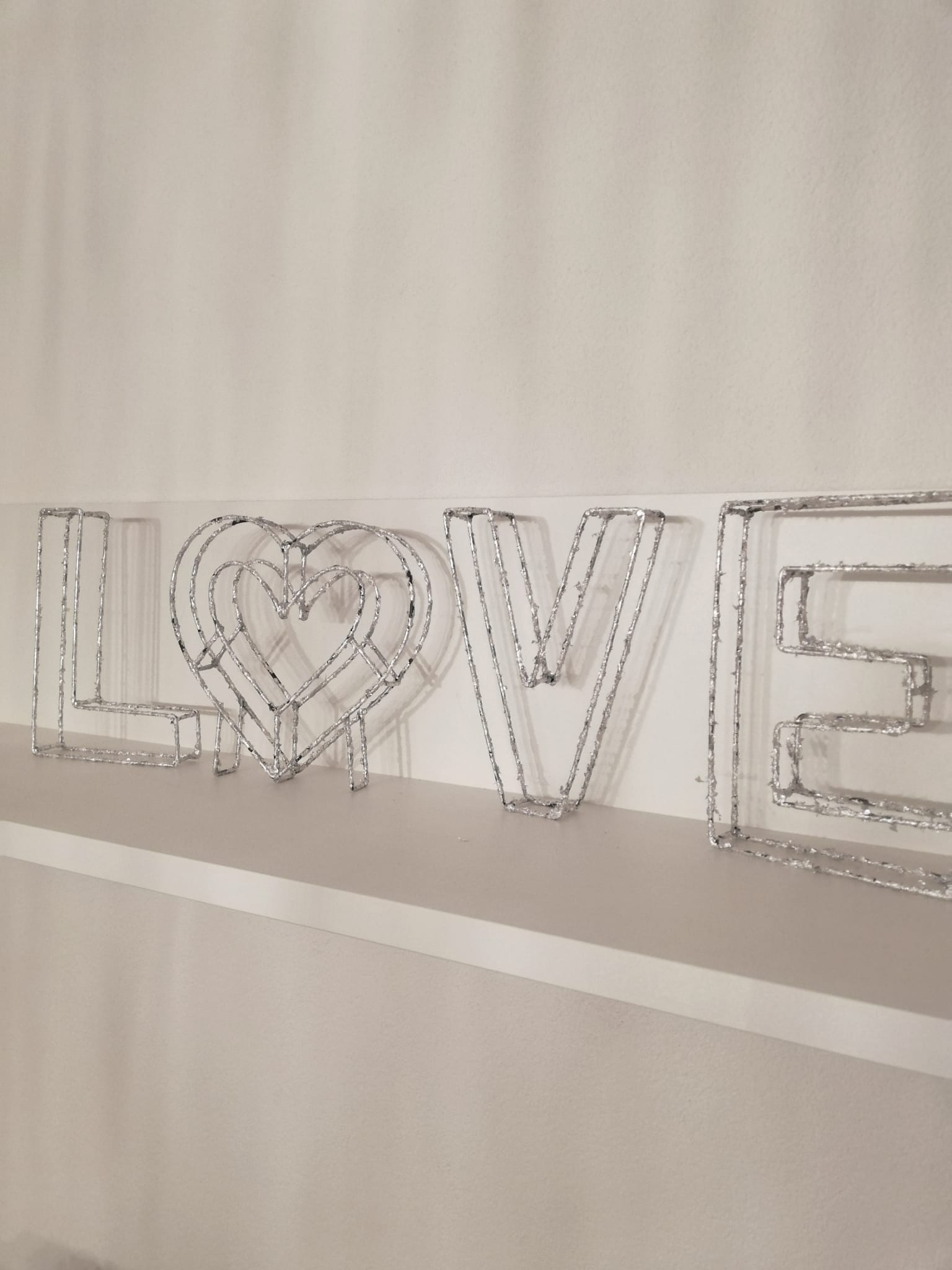 Silberne Love Buchstaben